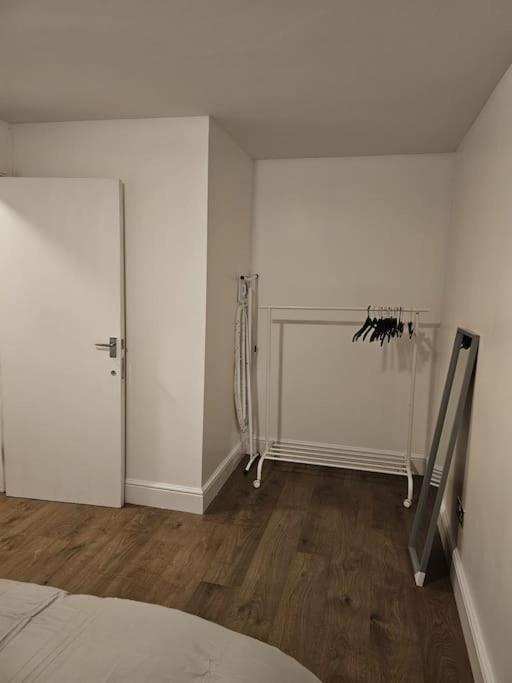 Beautiful Garden Flat Near Central Лондон Екстериор снимка