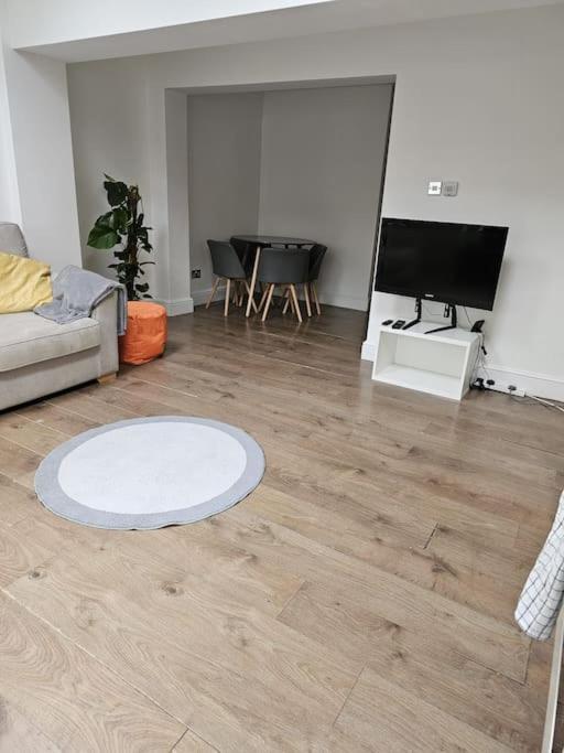 Beautiful Garden Flat Near Central Лондон Екстериор снимка
