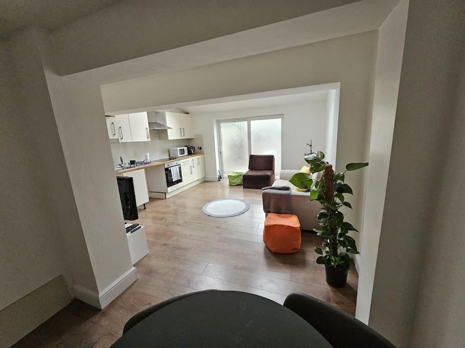 Beautiful Garden Flat Near Central Лондон Екстериор снимка