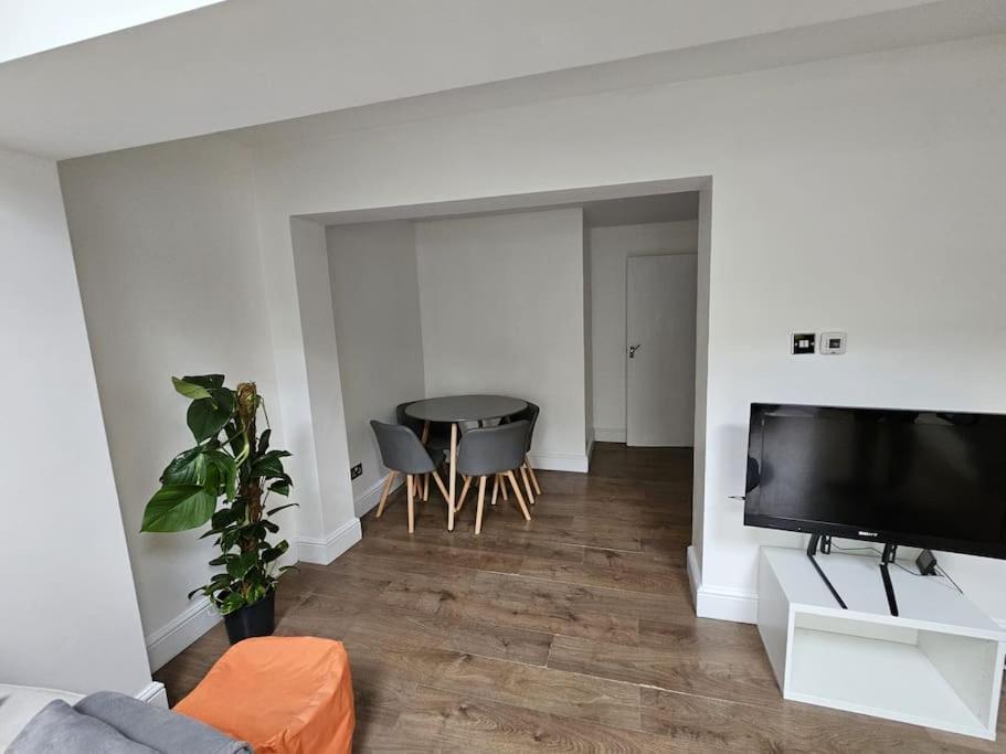 Beautiful Garden Flat Near Central Лондон Екстериор снимка