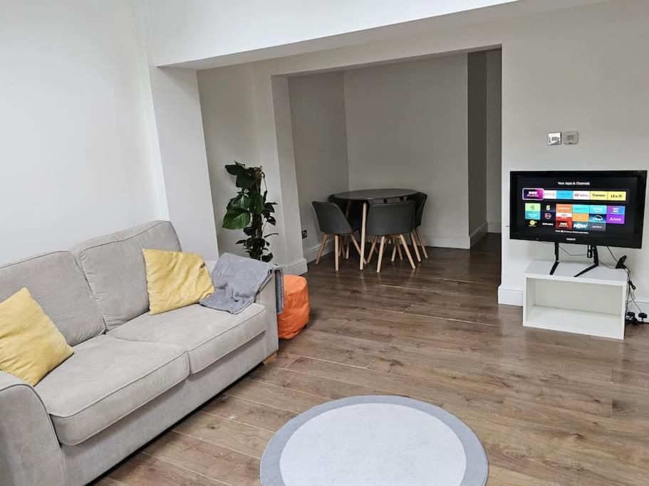 Beautiful Garden Flat Near Central Лондон Екстериор снимка